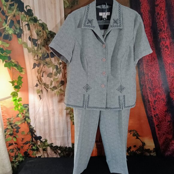 VGUC: Prophecy Sze 16W Sage Gray Embroidered Pantsuit - Picture 1 of 9